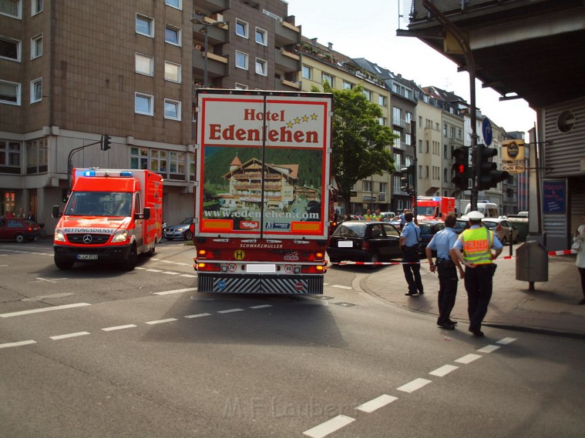 VU Radfahrerin LKW Koeln Richard Wagnerstr Moltkestr P018.JPG
